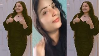 Desi Horny Wife Showing & Fingering Pussy